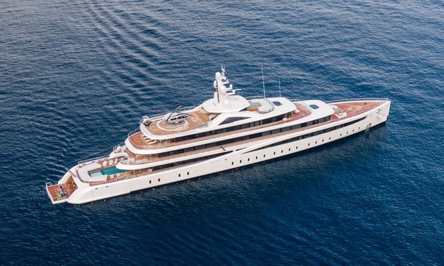 Defy yacht Seamless Overhangs