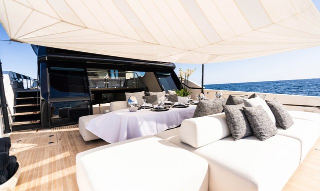 Anmax yacht Convertible Sunbathing Area