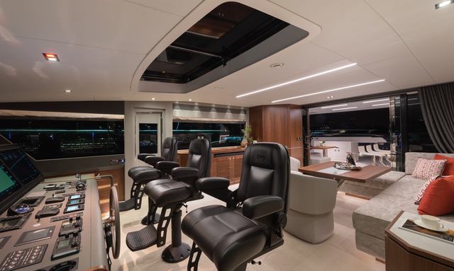 Louder yacht Semi-Enclosed Skylounge with Bar