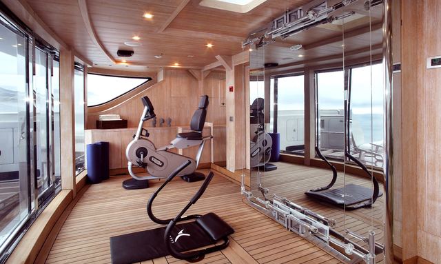 Pick Up yacht Beach Club with Gym