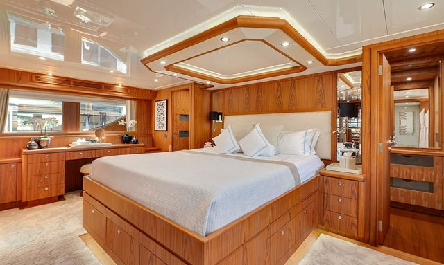 Mocean yacht Full-beam Owner's Cabin