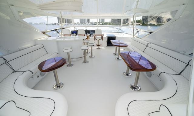Outrageous yacht Expansive Flybridge Layout