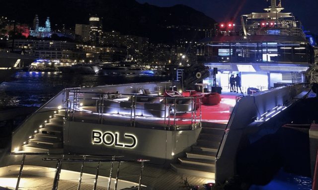 Bold yacht Disco set-up