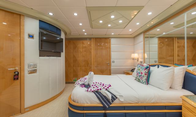 Lady Azul yacht Twin Full-Beam VIP Cabins