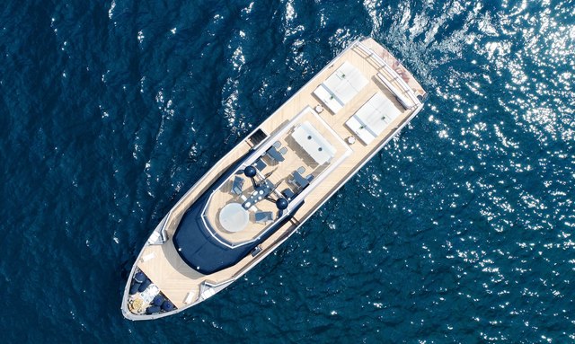Rock V yacht A 55m² Upper Lounge Deck