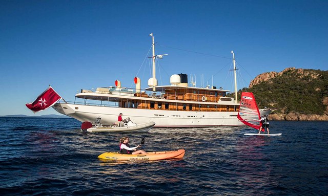 Arriva yacht Classic Design