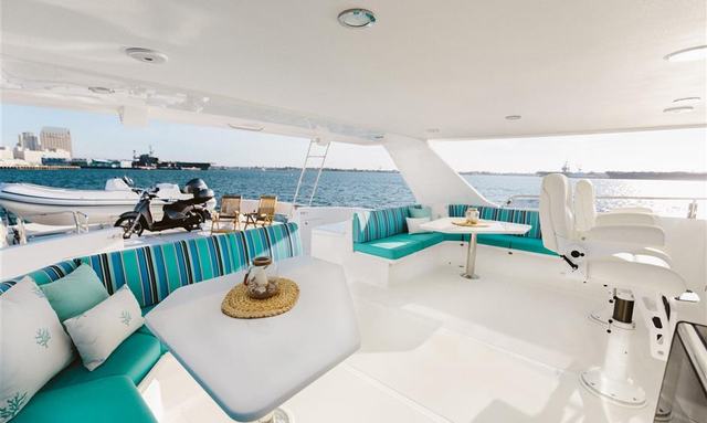 Dough Management yacht Full Beam Flybridge 
