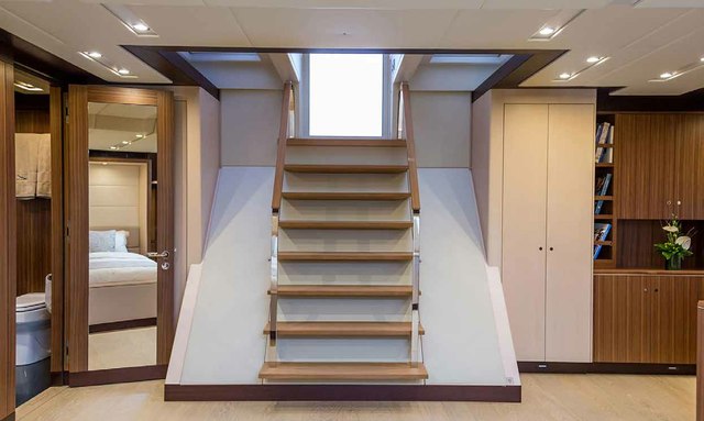 Ravenger yacht Zen-like Interiors