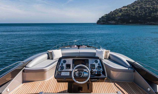 Wildone yacht Sportbridge Helm Position