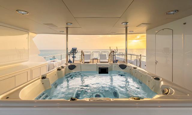 Lucy yacht Sun Deck Entertainment