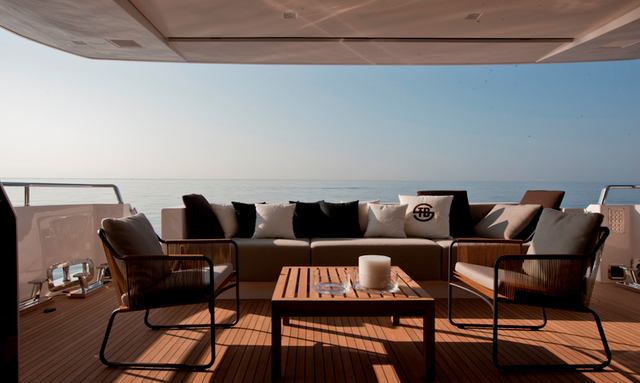 Muma yacht Flybridge Social Space