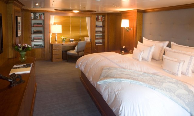 Hadia yacht Full Beam Master Suite 