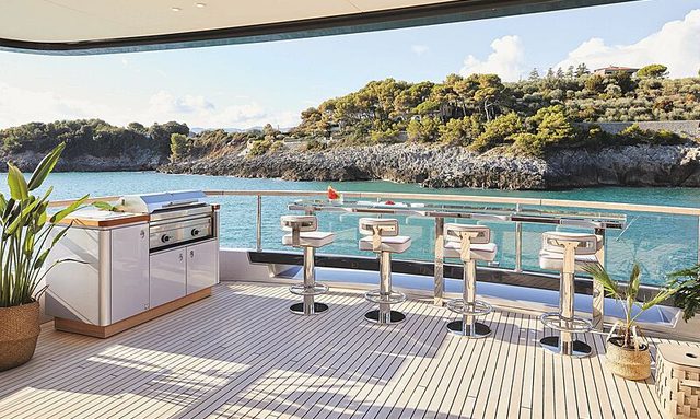 Debra One yacht Sundeck Amenities