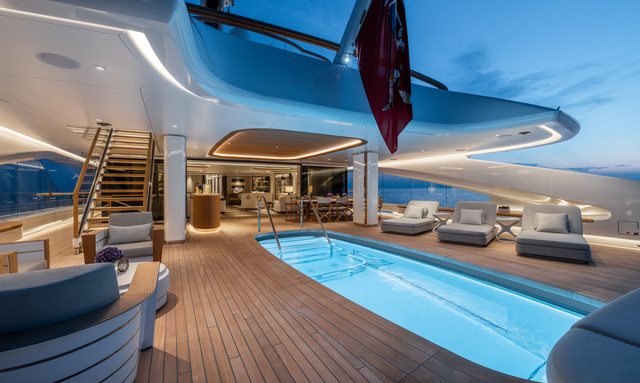 Alvia yacht Glass-Sided Pool