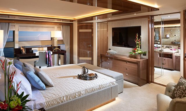 Main deck master suite