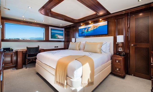 Rule No.1 yacht Full-Beam Owner Suite