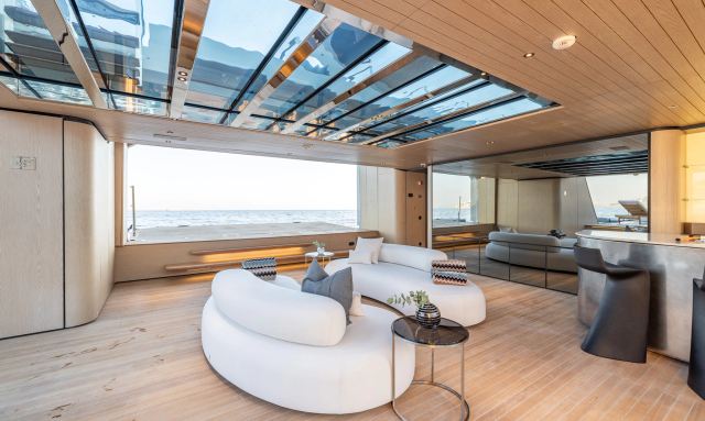 Serenity yacht Glass-Bottomed Pool