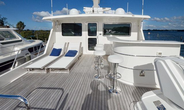 Knot Yet yacht Upper Deck Entertaining