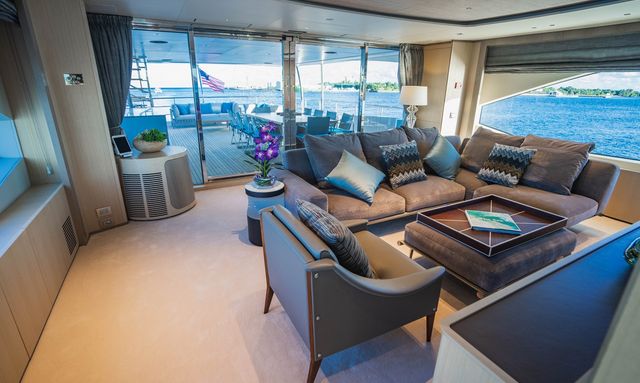 Marda yacht Expansive Windows