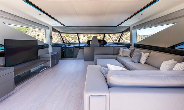 Aurelius yacht Enclosed Flybridge