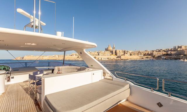 Elegance yacht Classic flybridge with hardtop protection