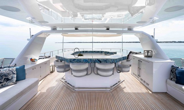 Sea Axis yacht U-Shaped Bar