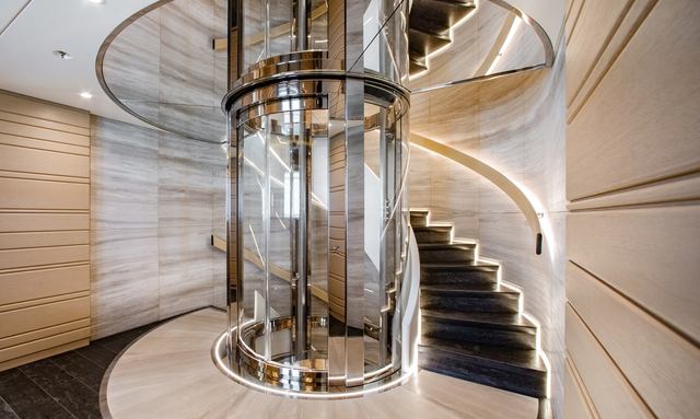 The Jewel yacht Onboard Lift