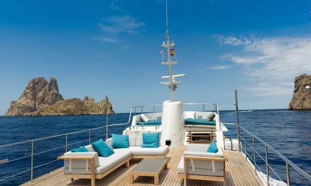 Monara yacht Versatile Sundeck