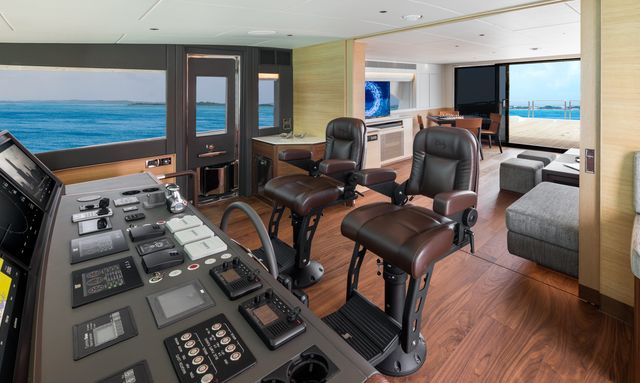 Tyee yacht Enclosed Pilothouse