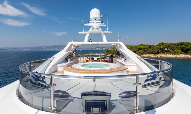 La Tania yacht Sundeck Jacuzzi