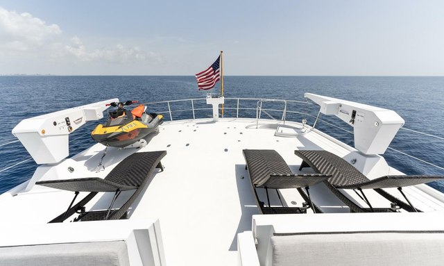 Aries yacht Skybridge Features