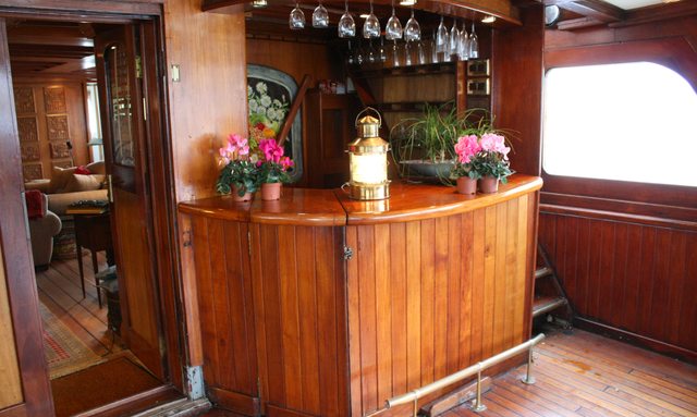Amazone yacht Traditional Gentleman’s Interior