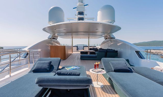 Tirea yacht Spacious Sundeck