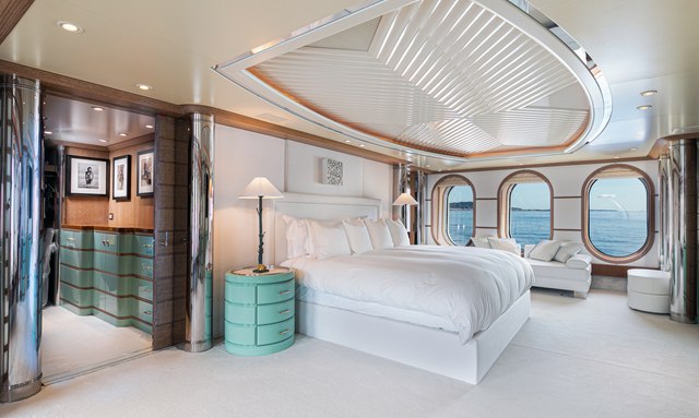 Sea Huntress yacht Master's Suite