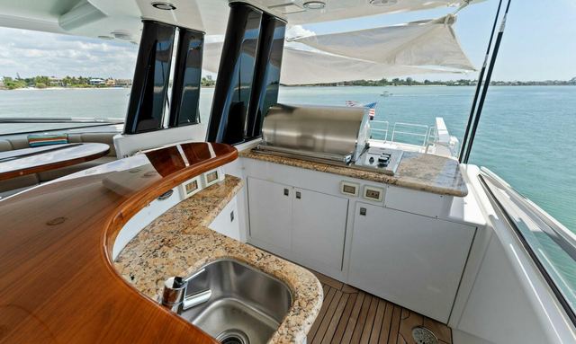 Rockwater yacht Luxurious Flybridge