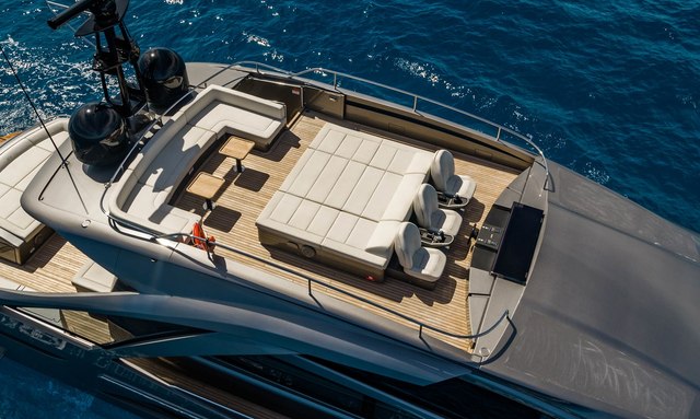 One Spin 3 yacht Flybridge