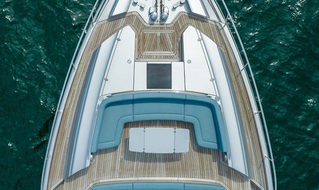 Vintage yacht Open-Air Deck Privacy