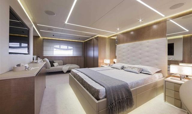 Levantine II yacht Full-beam Master Suite