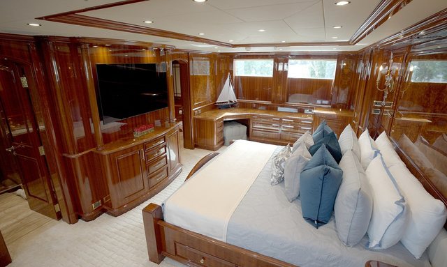 Homecoming yacht Master Suite