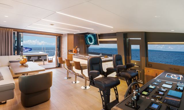 Happy Heart yacht Split-Use Skylounge Design
