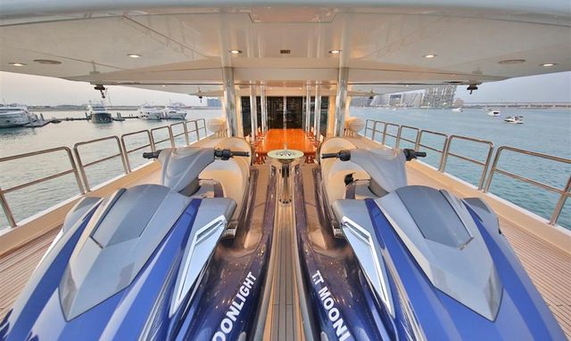 Seabreeze yacht Versatile Bridge Deck