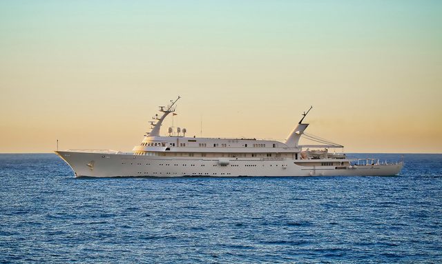 Atlantis II yacht Elegant Mast Alignment