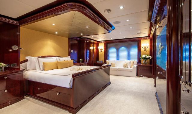Dirt Poor yacht Master Suite