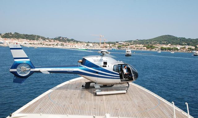 Bleu De Nimes yacht Touch-and-go Helipad