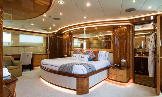 Kajak yacht Dual Owner's Suites