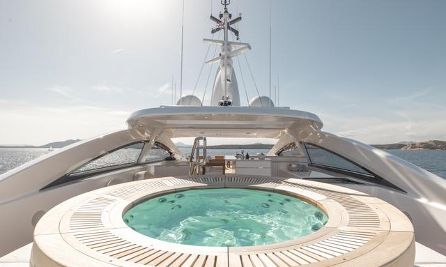 Asani yacht Sundeck Jacuzzi