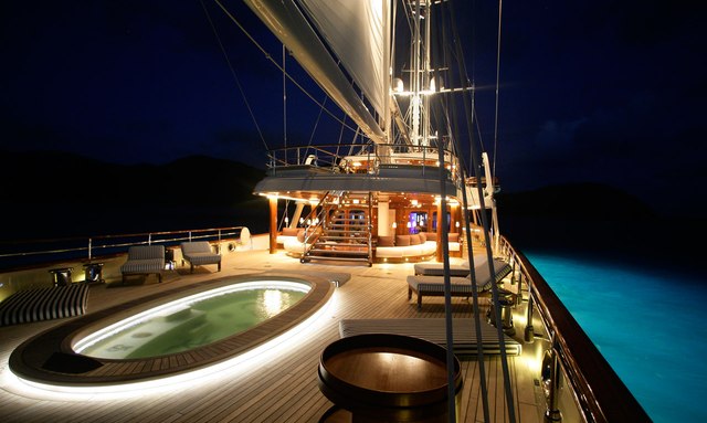 EOS yacht Jacuzzi