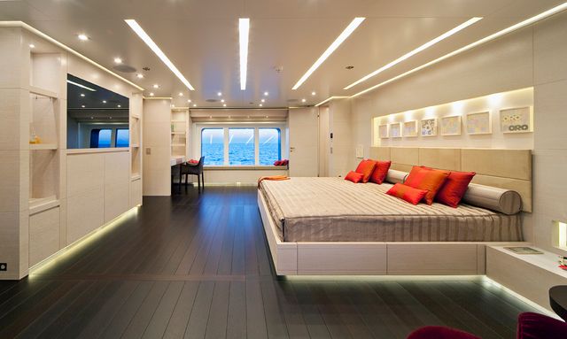 Baraka yacht Owner's Suite 