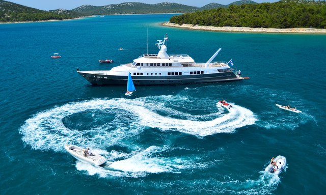 Berzinc yacht Abundant Water Toys