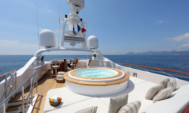 Awatea yacht Sundeck Features